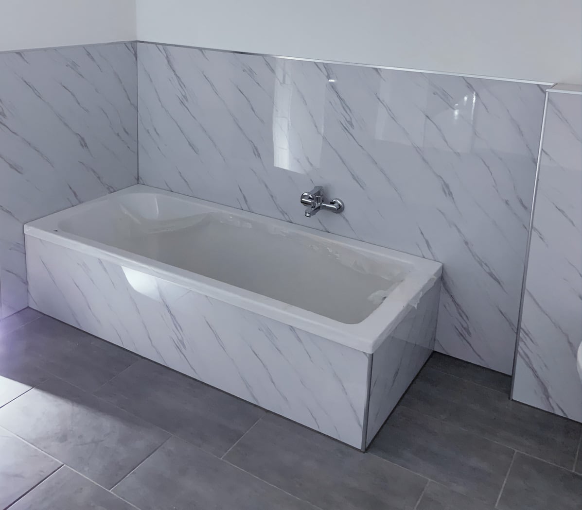 Ice Berg Grey / Marble alternative to bathroom tiles