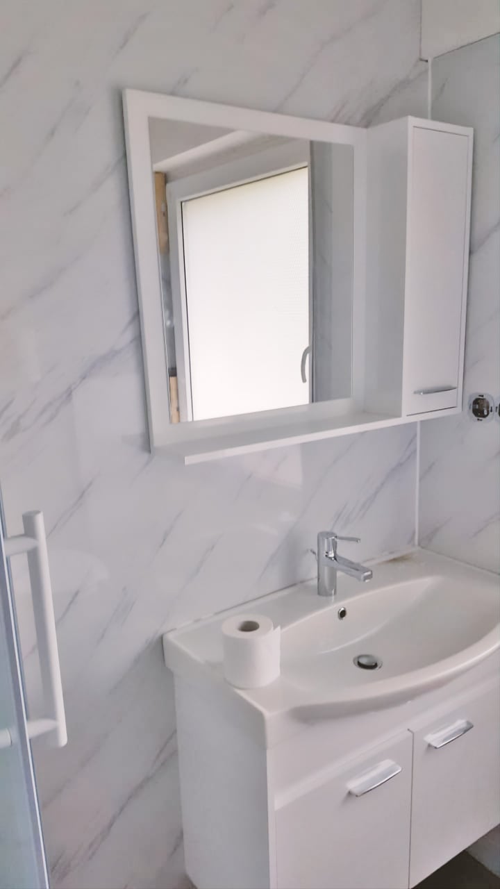 Ice Berg Grey / Marble alternative to bathroom tiles