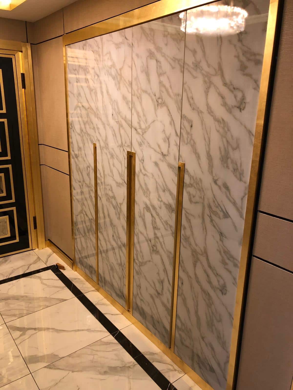Calacada  / Alternativa de mármol a los azulejos del baño