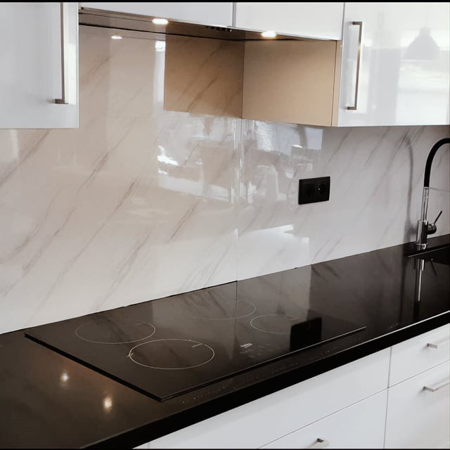 Ice Berg Grey / Marble alternative to bathroom tiles
