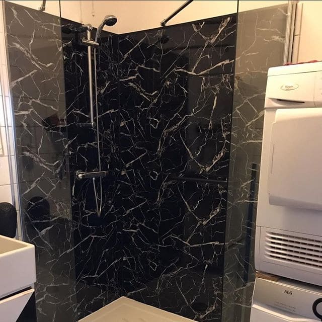 Black White / Alternativa de mármol a los azulejos del baño