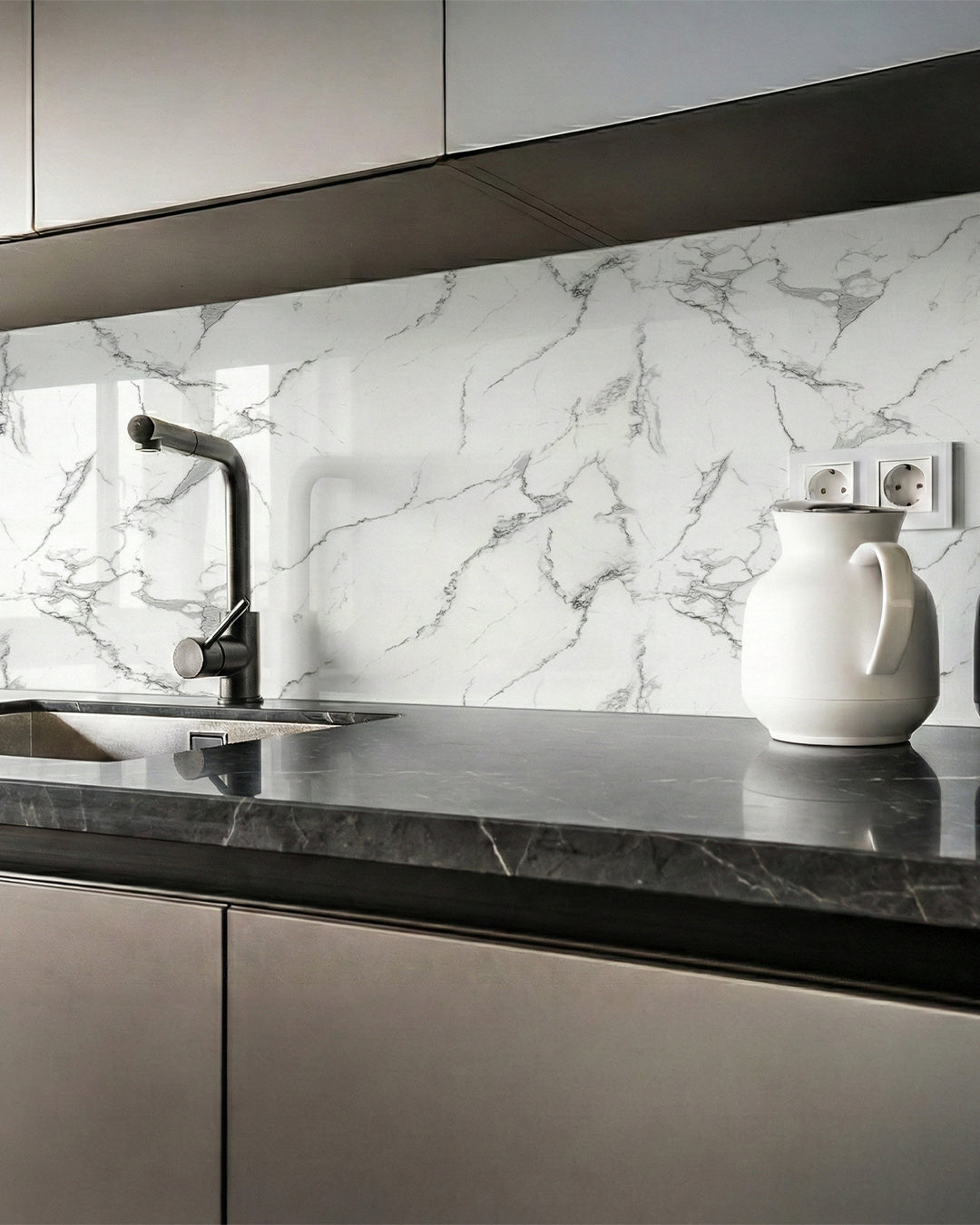 Carrara / Alternativa de mármol a los azulejos del baño