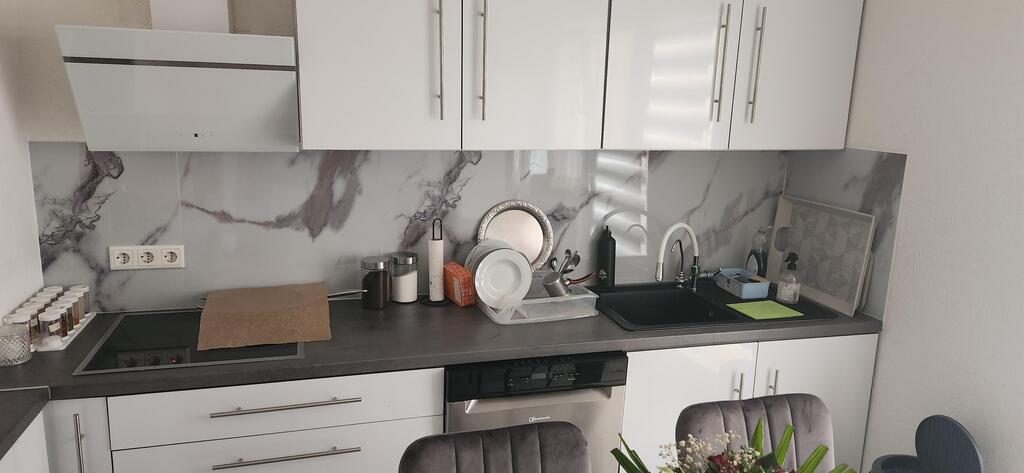 Garden of Eden V-04 / Marble alternative to bathroom tiles
